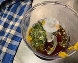 Une image de l'étape 2 de Sauce salade à la moutarde, prune, melfor et herbes.