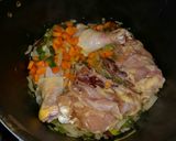 Foto del paso 3 de la receta: Pollo con papas a la olla, rápido y rico