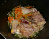 Foto del paso 3 de la receta: Pollo con papas a la olla, rápido y rico