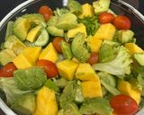 Hình bước làm 3 của món Salad Ức Gà, Bơ, Xoài