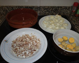 Foto del paso 1 de la receta: Huevos rellenos de portobello al estilo thai