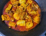 Foto langkah ke 4 dari resep Ayam Kuah Merah Berempah.