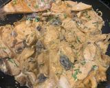 A picture of step 4 of Chicken stroganoff.