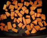 Foto del passaggio 1 della ricetta Plumcake alla zucca e cioccolato fondente