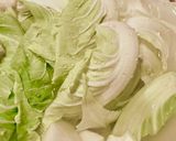 Hình bước làm 1 của món Canh Ức Gà & Lá Súp Lơ Trắng