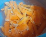 Hình bước làm 2 của món Canh cải thảo cà rốt chả cá