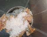A picture of step 1 of Chikoo milkshake.