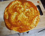 Foto del paso 1 de la receta: Pizza de atún con cebolla frita, zanahoria encurtida y olivas