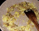 Foto langkah ke 2 dari resep Spaghetti Creamy Carbonara With Italian Herbs.