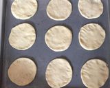 Foto langkah ke 4 dari resep Mini Pizza.