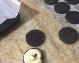 Foto del paso 7 de la receta: Alfajores oreo caseros bañados en chocolate