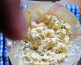 Foto del paso 3 de la receta: Ensalada blanca con pepinillos
