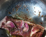 Foto del paso 3 de la receta: Bife de chorizo al whisky, manteca de pimienta y risotto de papa