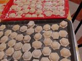 Édes, túróval es eperdzsemmel töltött ravioli durum lisztből