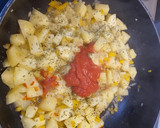 Foto del paso 2 de la receta: Guiso de patatas con albóndigas de pollo y pavo