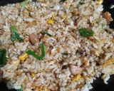 Foto langkah ke 3 dari resep Nasi Goreng Sosis dan Telur Orak Orik.