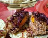 Foto del paso 6 de la receta: Hamburguesas rellenas, papas con cheddar y cebollín, pan casero