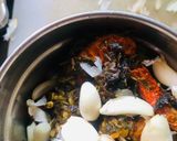 A picture of step 2 of Gongura chutney.