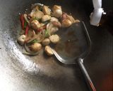 รูปขั้นตอนการทำที่ 6 ของ ข้าวคลุกกะเพราลูกชิ้นหมู+ไข่ดาว (no msg.)