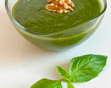 Foto del paso 2 de la receta: Salsa pesto estilo argentino