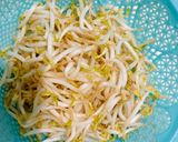 Foto langkah ke 1 dari resep Oseng Tauge Saus Tiram.