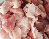 Foto del paso 4 de la receta: Arroz al Horno con Alitas de Pollo y Secreto Ibérico en Fuente de Barro