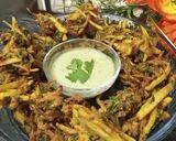 A picture of step 8 of Aloo Ke pakoray.