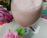 A picture of step 3 of Strawberry smoothie.