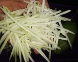 Foto langkah ke 2 dari resep Sambal Pencit Mangga Muda.