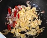 Foto langkah ke 2 dari resep Tumis Jamur Tiram Orek Telur.