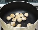 A picture of step 2 of Chicken Meat Balls Soup.