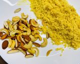 A picture of step 2 of Caramelized Pineapple Suji Halwa.