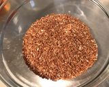 Une image de l'étape 2 de Dôme de riz rouge aux baies, raisins et jus de prunes.