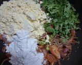 A picture of step 3 of Onion Pakoda.