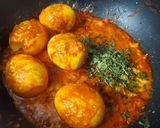 A picture of step 4 of Palak Egg Malai.