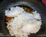 Foto del paso 5 de la receta: Pollo especiado con arroz