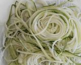 Foto del paso 1 de la receta Ensalada crujiente de calabacín, anchoa y nueces