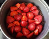 A picture of step 3 of Strawberry yoghurt cake „Princess“.