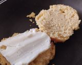 Foto del paso 3 de la receta: Sandwich de queso y dulce de guayaba🥯🍯🧀en pan de maiz🥐🌽🥯