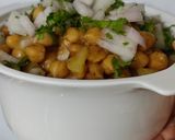A picture of step 8 of Khatti meethi chana chat.