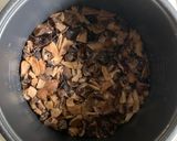 A picture of step 5 of Dried Shrimp & Dried Mushroom Takikomigohan.