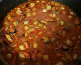 Foto del paso 7 de la receta: Zamburiñas y mejillones en salsa