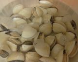 Foto del paso 2 de la receta: Guiso de sepia con navajas