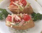 Foto del paso 2 de la receta: Baguette relleno con tomate, cebolla y jamón