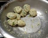 A picture of step 2 of Cheesy bolls with tomato sauce.