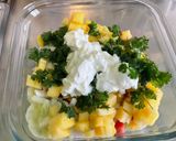 Une image de l'étape 10 de Salade de concombre et tomates à l’ananas, crème et oignon doux.