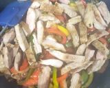 Foto del paso 3 de la receta: Puntalettes con Presa Ibérica y Pimientos a la mantequilla en Salsa de Yakiniku y Lima