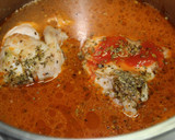Foto del paso 4 de la receta: Muslos de pollo rellenos de pesto a la genovesa en salsa
