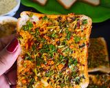 चीज़ गार्लिक ब्रेड टोस्ट (Cheese Garlic Bread Toast Recipe In Hindi) रेसिपी चरण 3 फोटो