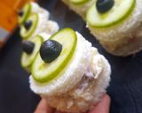 A picture of step 5 of Mayo vegies mini sandwich.